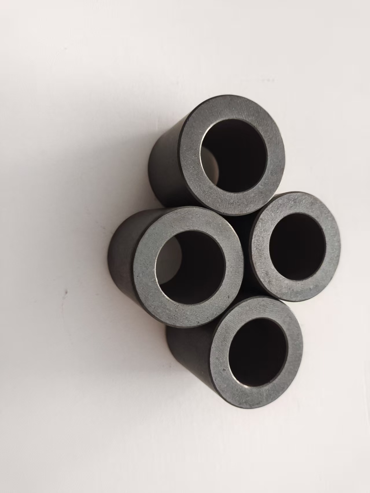 최신 회사 블로그 스피커 보이스 코일 자기 회로 최적화: 페라이트 링 자석의 자속 분포 균일성을 위한 설계 가이드